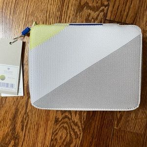 RARE NWT Rothys Mid Catchall in Dove Grey